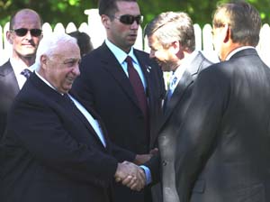 Ariel Sharon and Norwegian Prime Minister Kjell Magne Bondevik in Molde earlier this month.